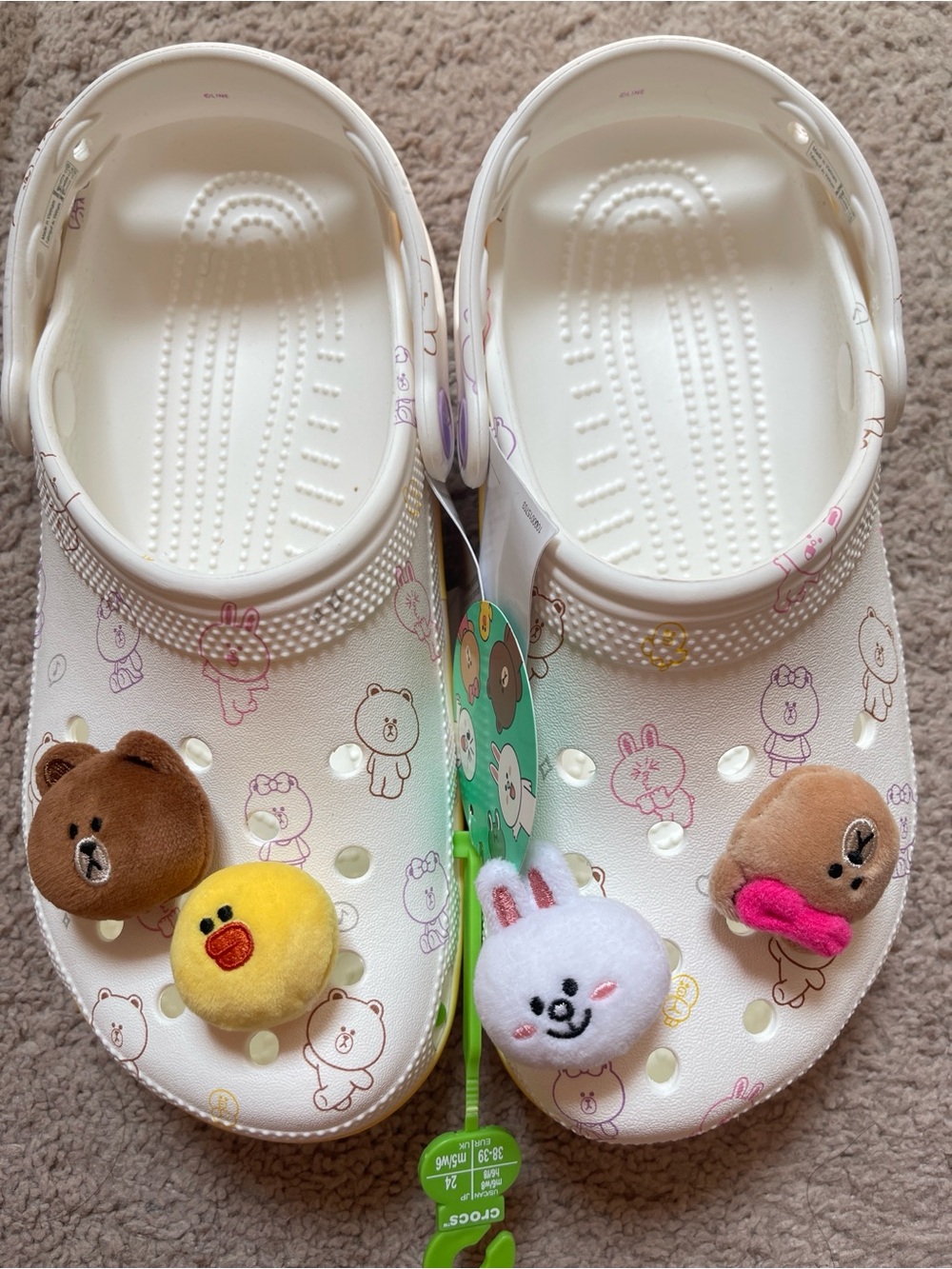 Crocs x Line fridends women clog with Plush Charms - Picture 2 of 5